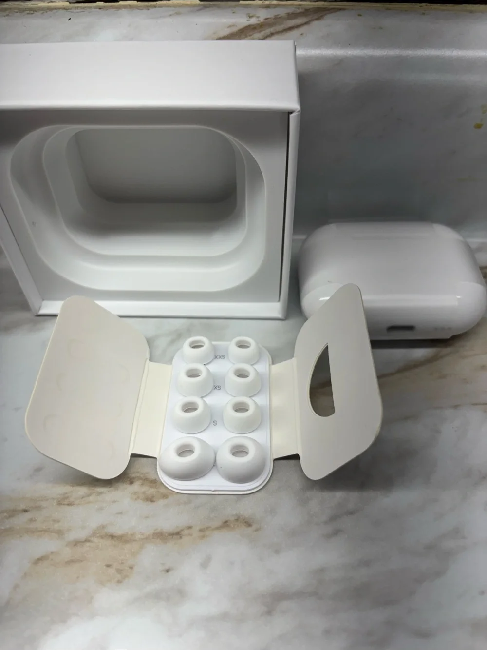 Apple White Wireless Earbuds with Charging Case